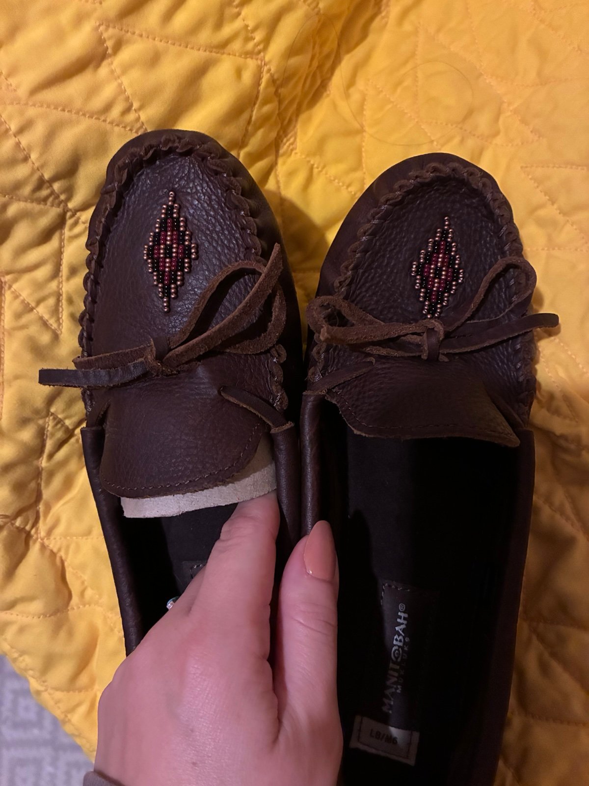 Manitobah genuine leather moccasins women’s size 8
