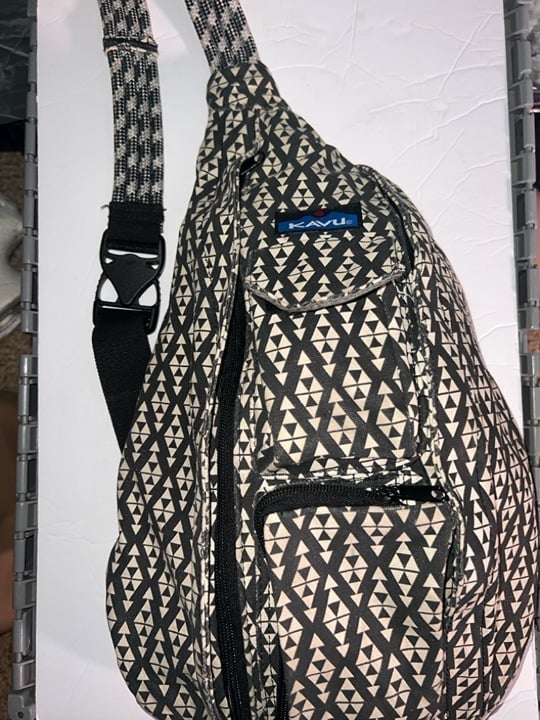 Kavu Large 4 Rope Sling Bag Ikat-Wake 10L New W/o Tags White Black Pockets *DN3