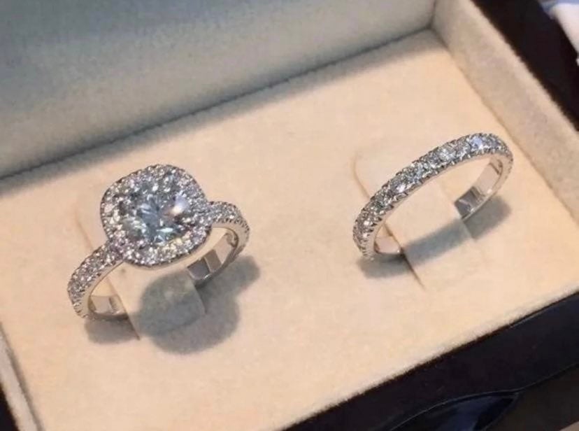2ct cushion cut engagement ring set Size 10