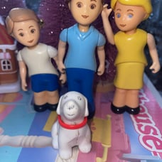 Little Tikes family with dog & doghouse cute! Tykes dollhouse