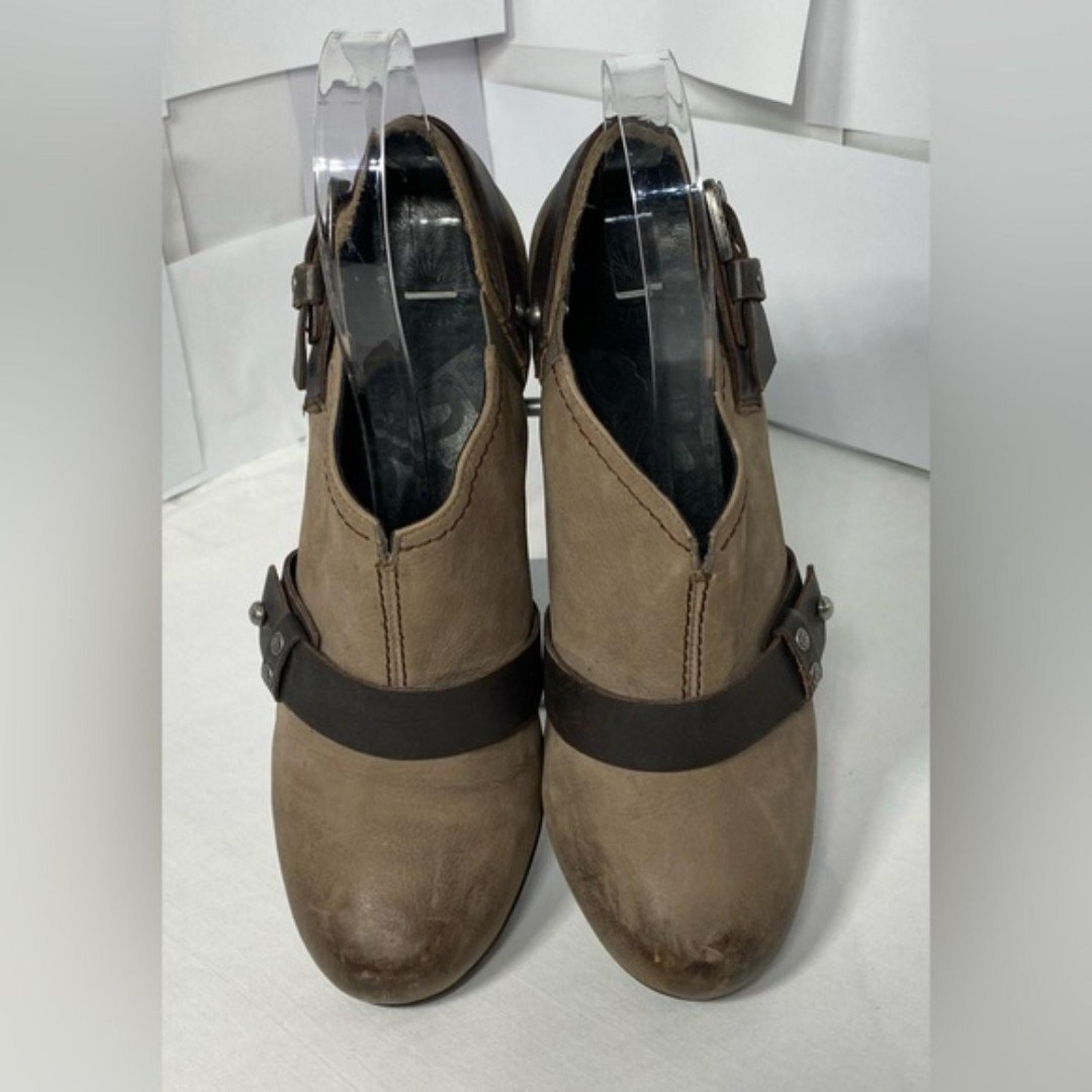 OTBT Women El Reno Brown Distressed Leather
Heel Booties Size 7.5M Bohemian