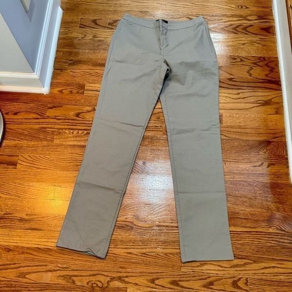 Lafayette 148 New York Bleeker Pants. Khaki. Size M.