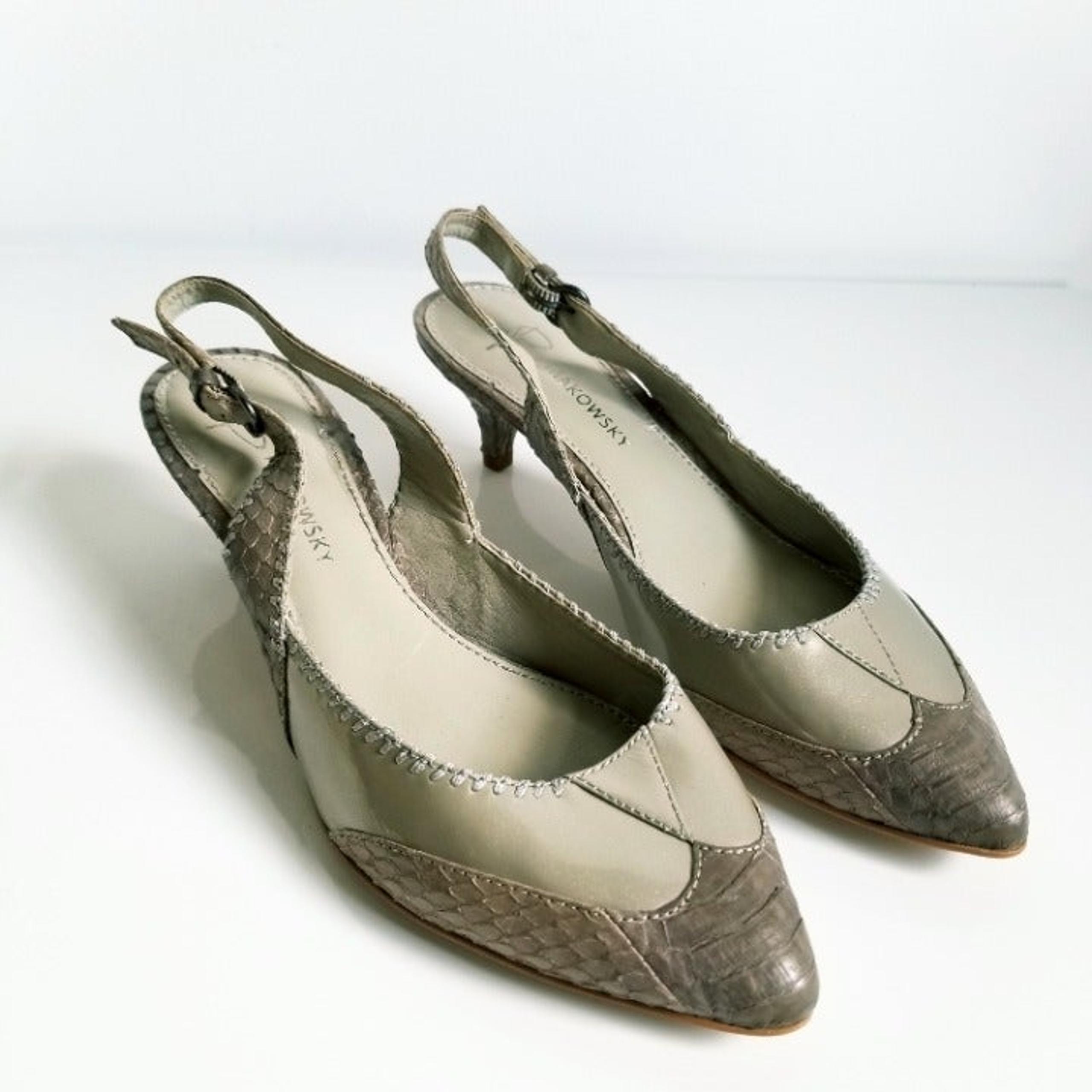 B Makowsky Darcy Kitten Heel Pumps