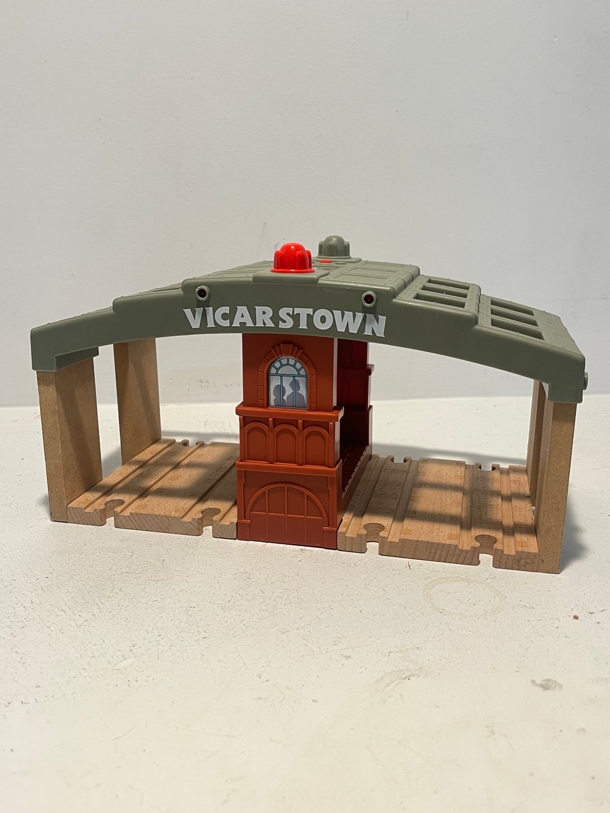 DFW92 VICARSTOWN STATION! LIGHTS SOUNDS WORKING! Thomas Train Wooden Railway