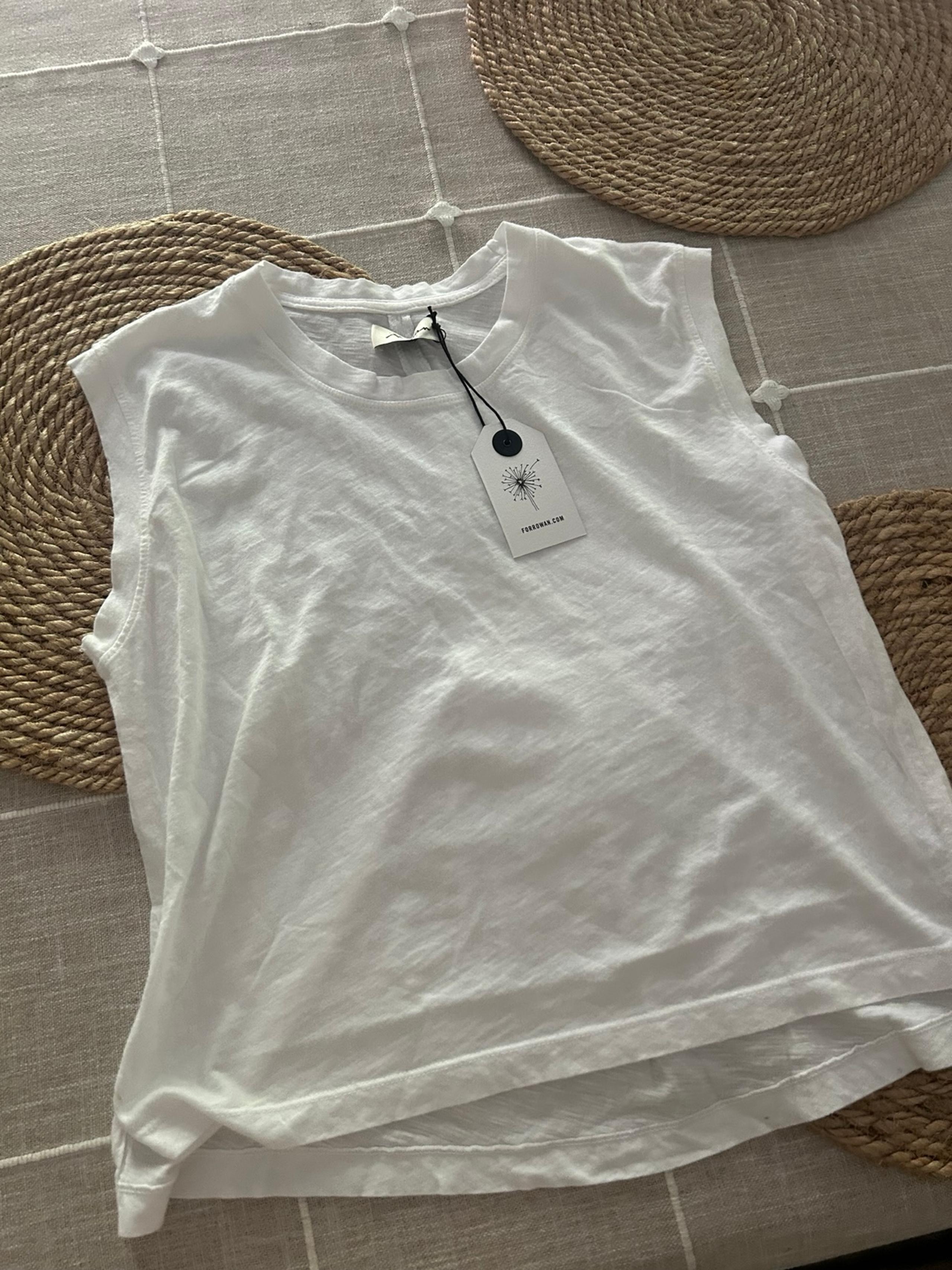 Rowan white tshirt