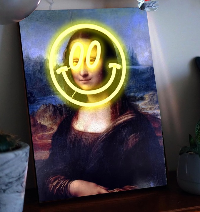 Fun Bright Mona Lisa Smiley Face LED Night Light Room Wall Picture Decor 2