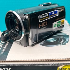 Sony HANDYCAM HDR-CX110 3.1 MEGA PIXELS STILL IMAGE RECORDING