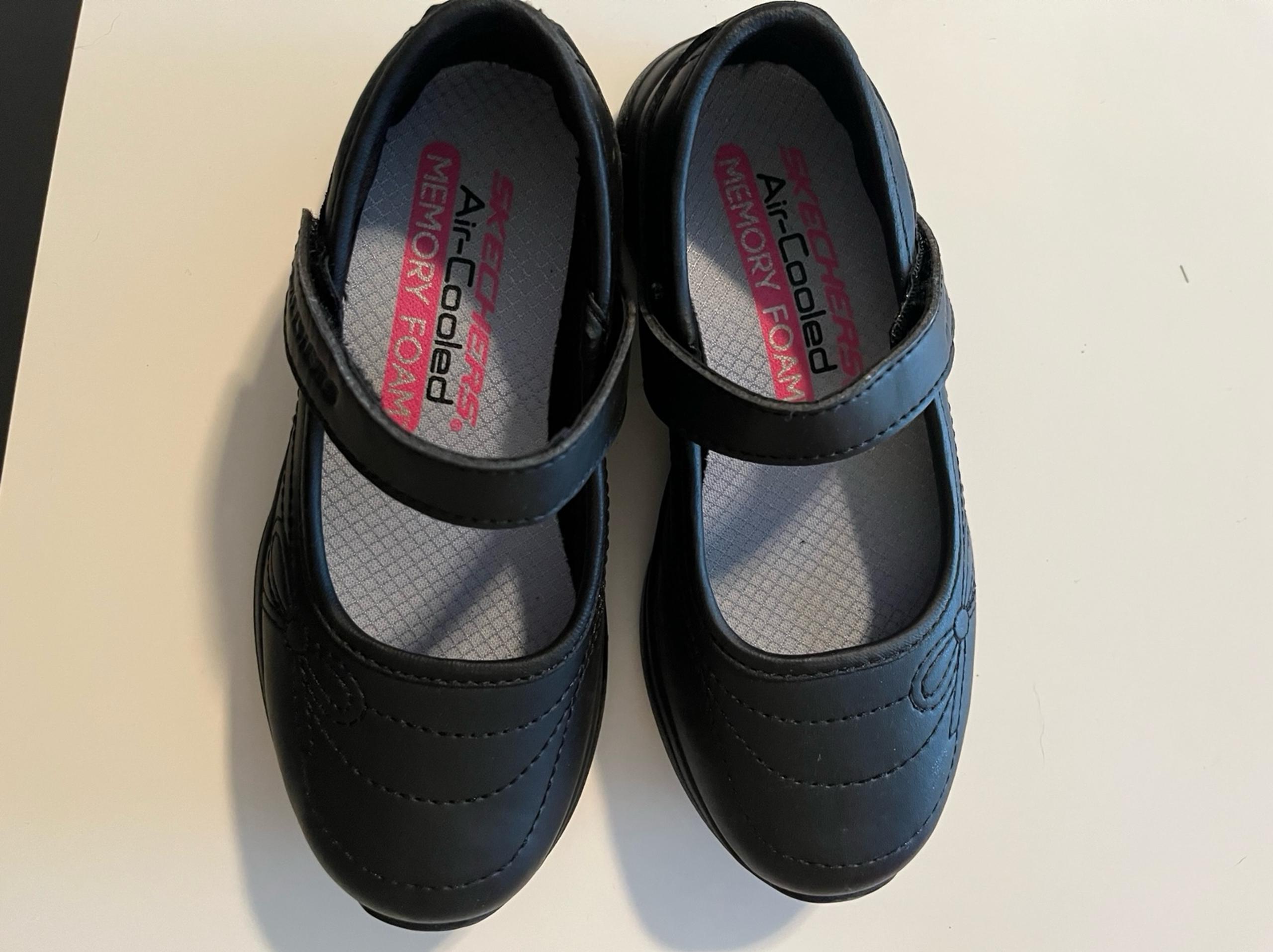 Sketchers, girls size 11