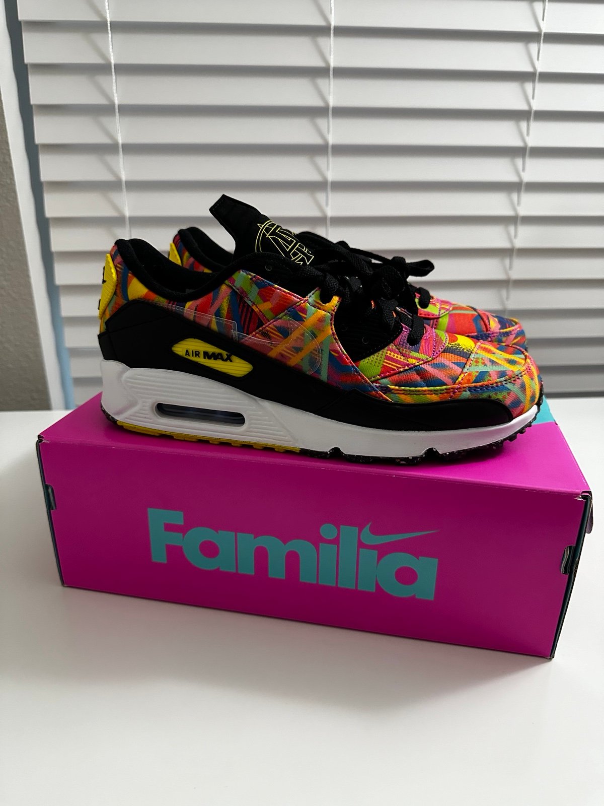 Nike Air Max 90 “Familia” size 10