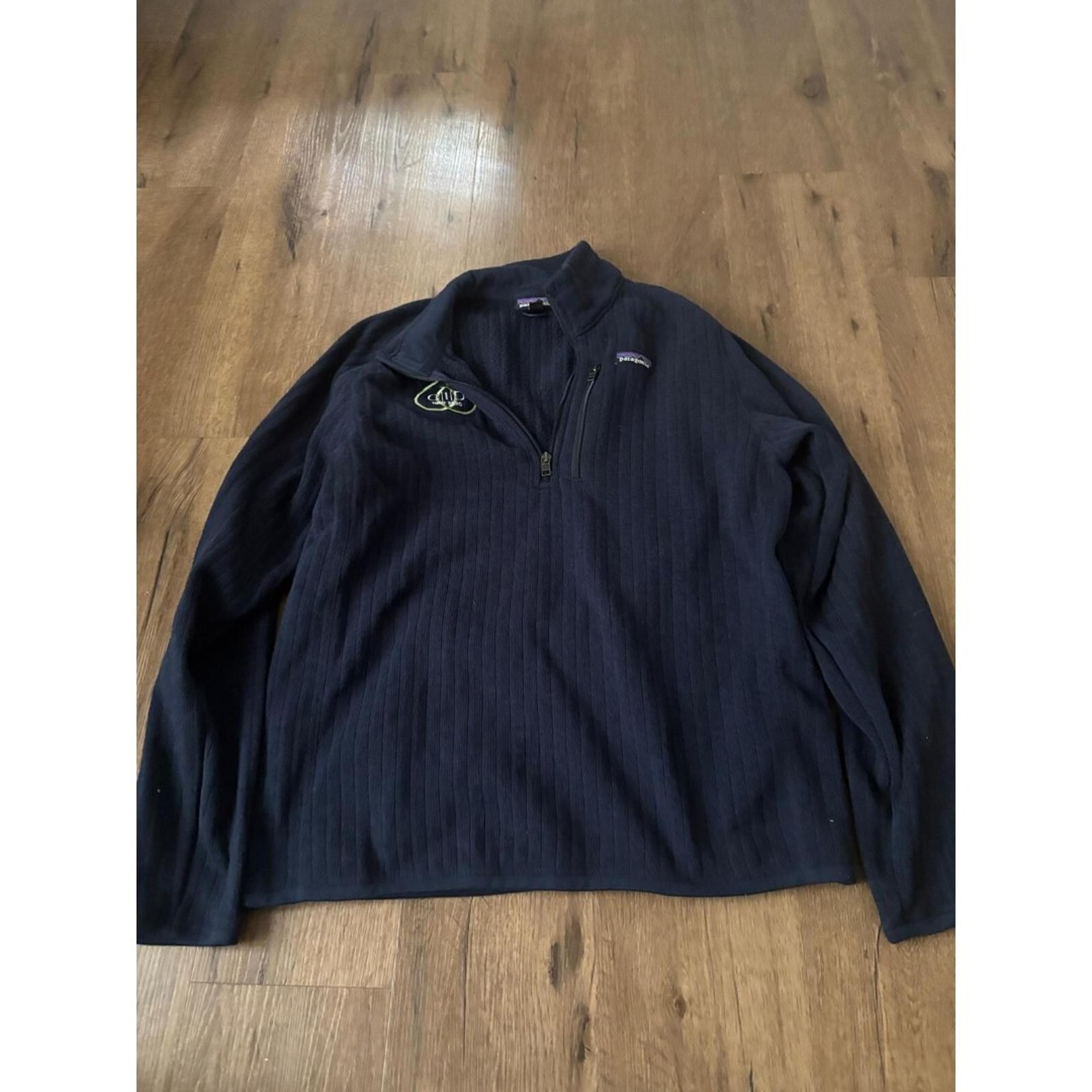 Patagonia men's sweater 1/4 zip Mens Sz Medium Navy Blue