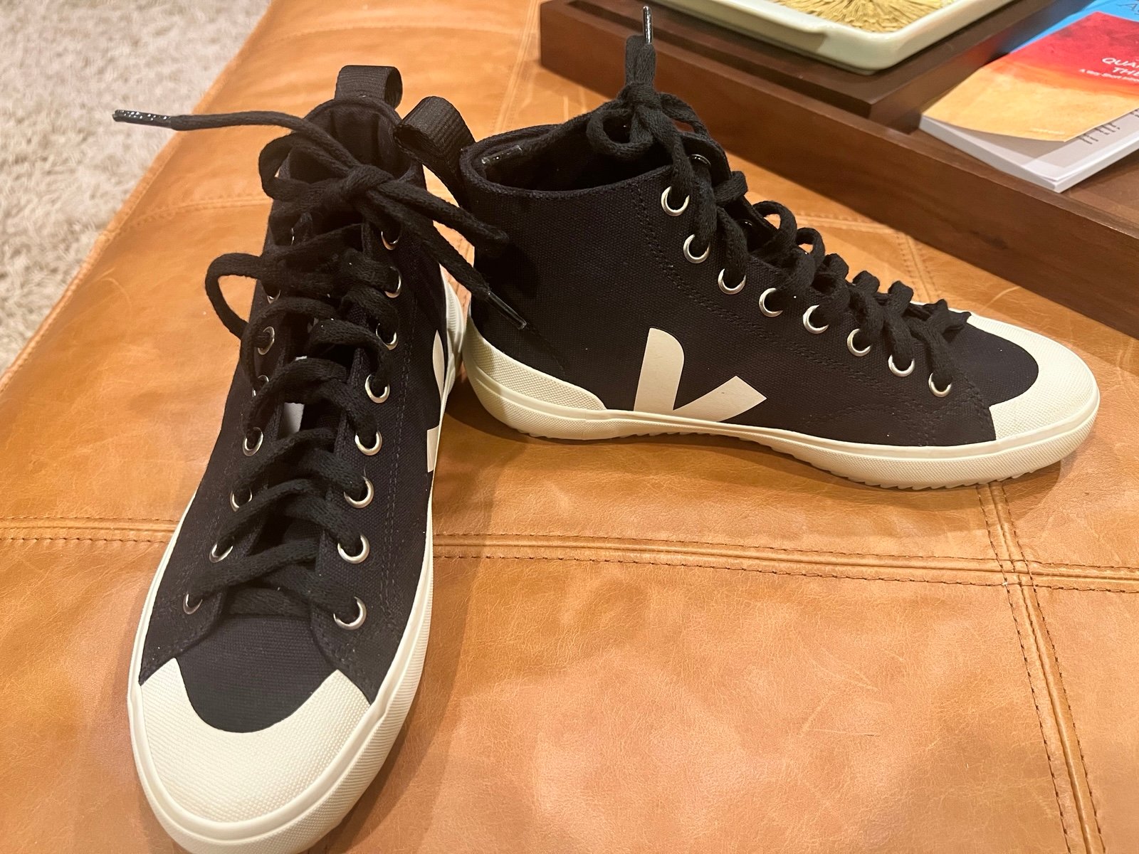 NWOT Veja Black and White Sneakers Sz. 6 MSRP:145
