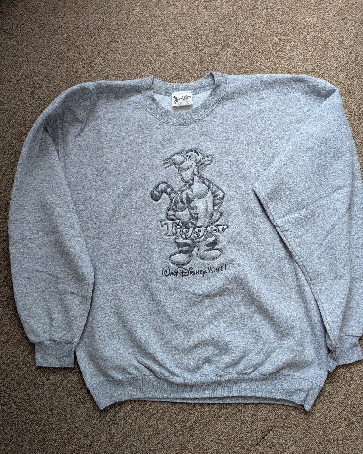 Vintage Walt Disney World Tigger sweatshirt Gray size L