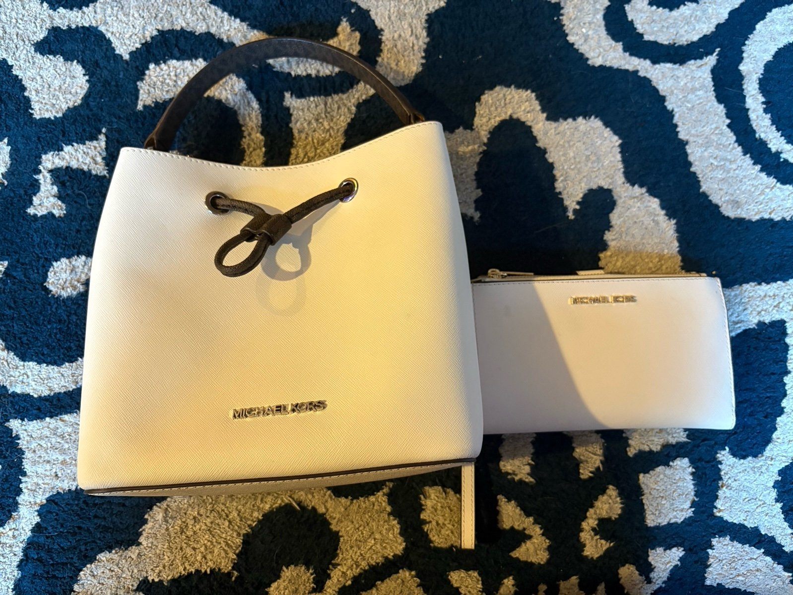 michael kors white bucket bag