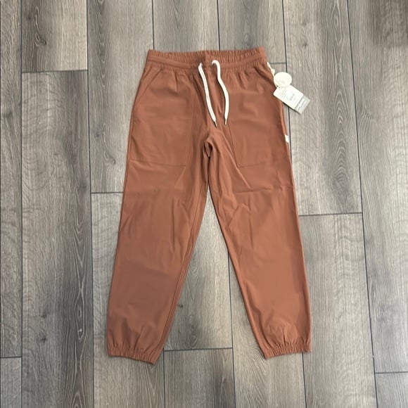 NWT Vuori Miles Jogger Hazelnut size small womens