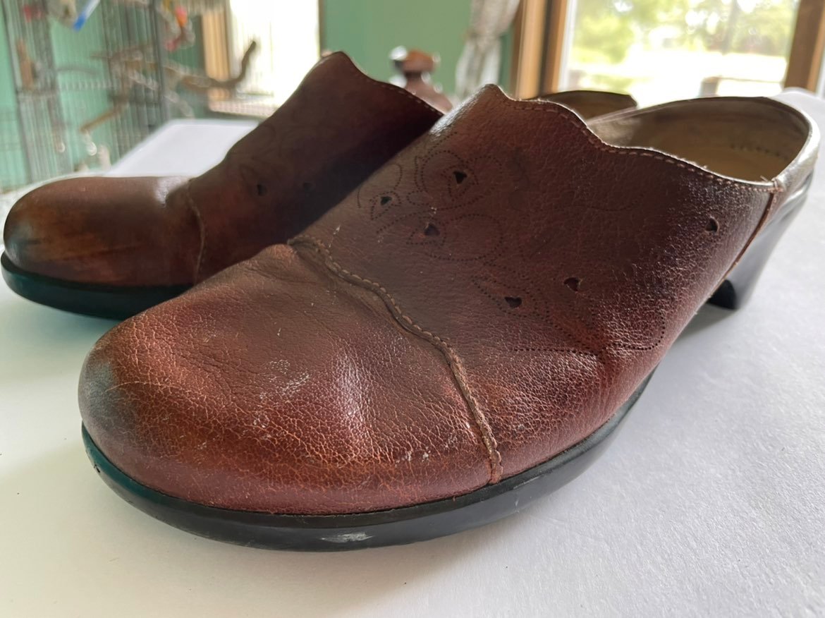Aravon leather mule