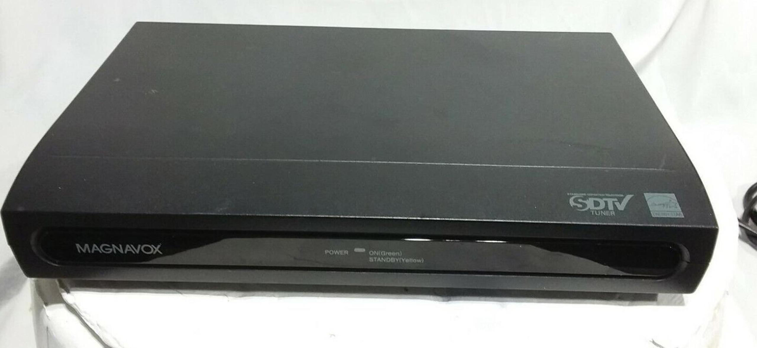 Magnavox TB100MW9 DTV Digital to Analog TV Converter Television W/ no Remote