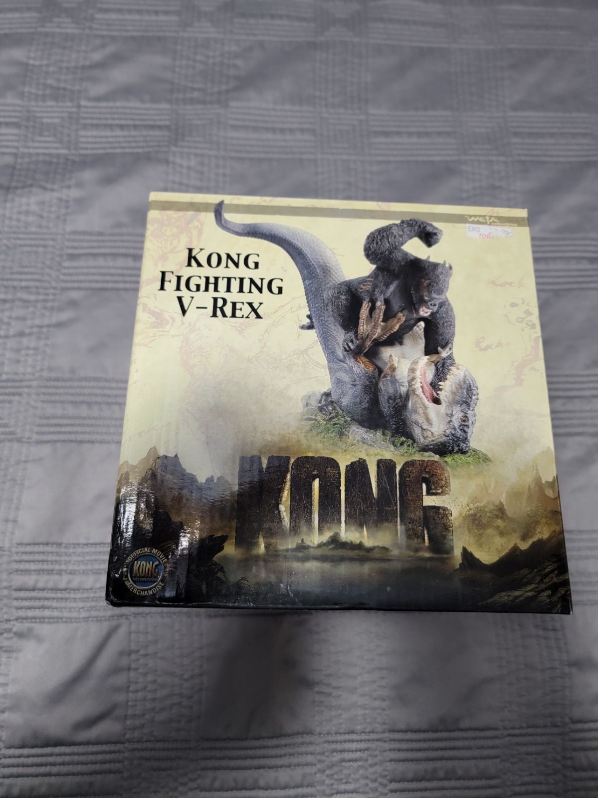 RARE KING KONG FIGHTING V-REX STATUE WET