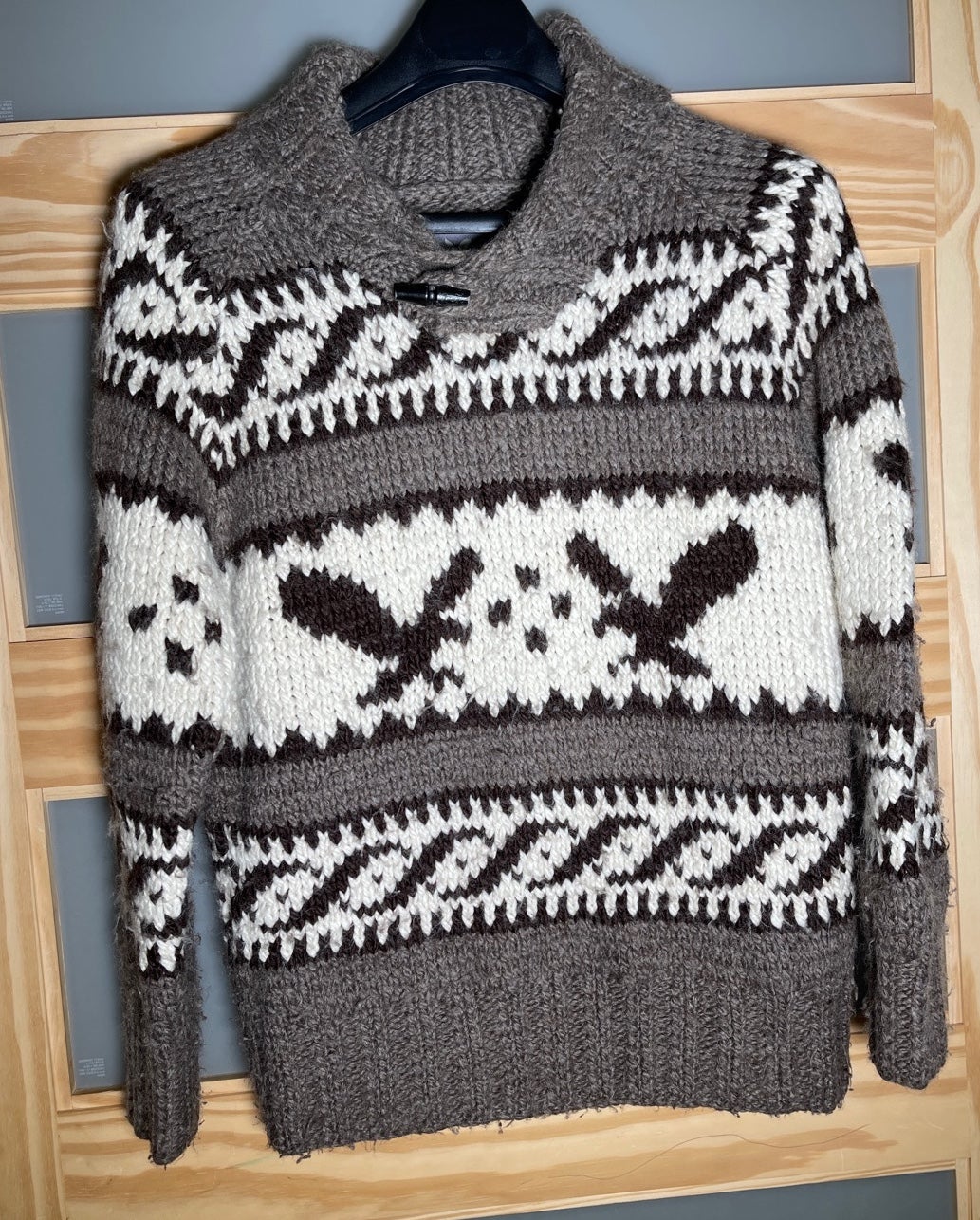 American Eagle Sweater Men’s Large Classic Thick Woven Warmth and Quality