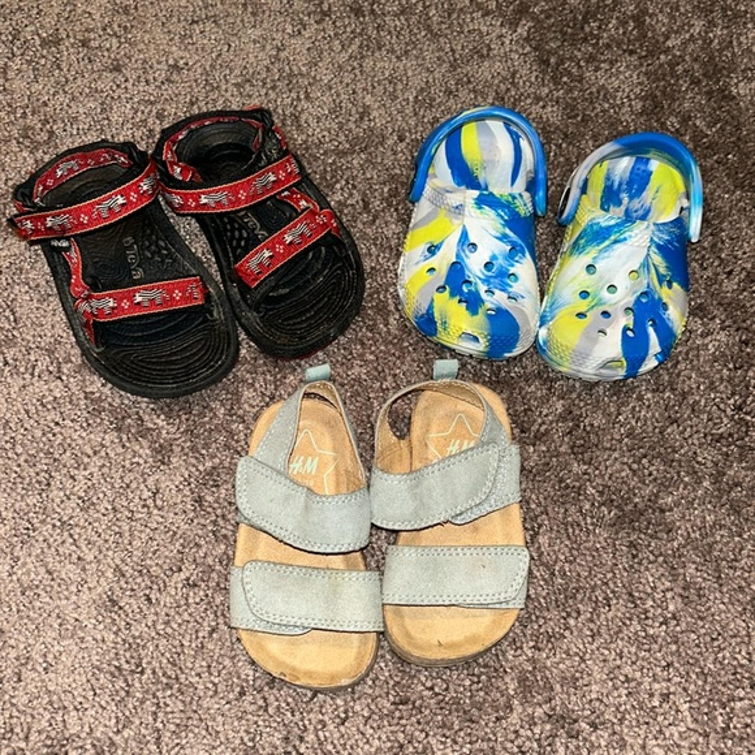 Babyboy size 4 Teva sandals, & H&M sandals bundle! - Crocs