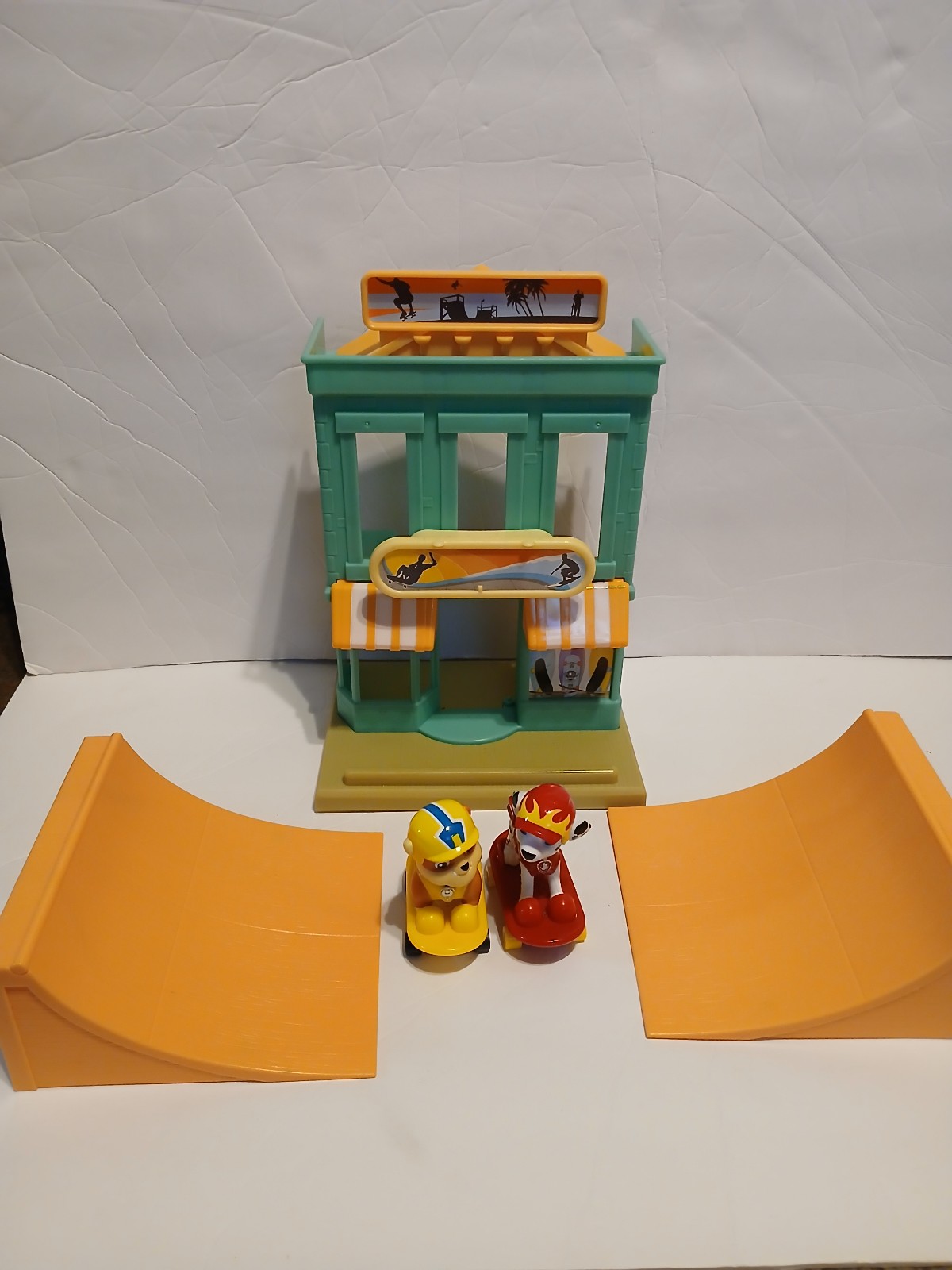Paw Patrol Marshall & Rubble Beach Skate Shop Complete Play Set Toy Nickelodeon