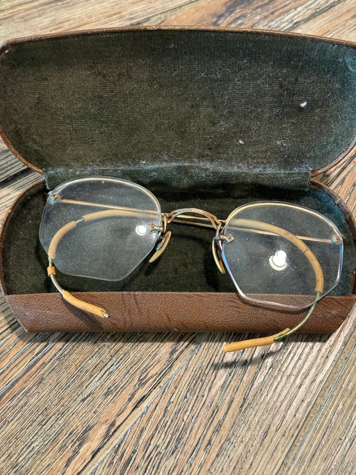 Antique eyeglasses in case AO I/10 12k American Optical gold wire Harry Potter