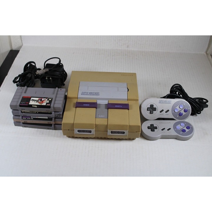 Super Nintendo SNES System Console SNES-001, 2 controllers, 4 games, works