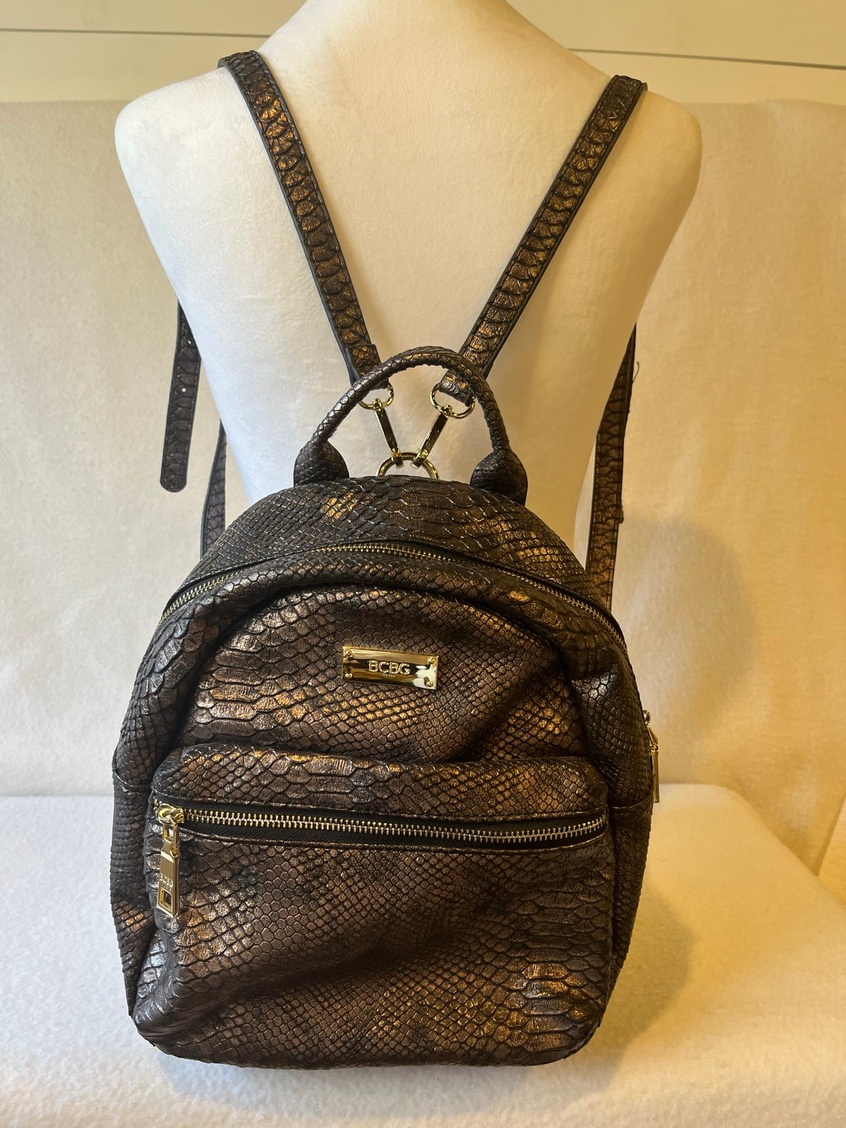 BCBG PARIS BACKPACK FAUX REPTILE SNAKESKIN METALLIC TRAVEL BAG CARRY ON PURSE