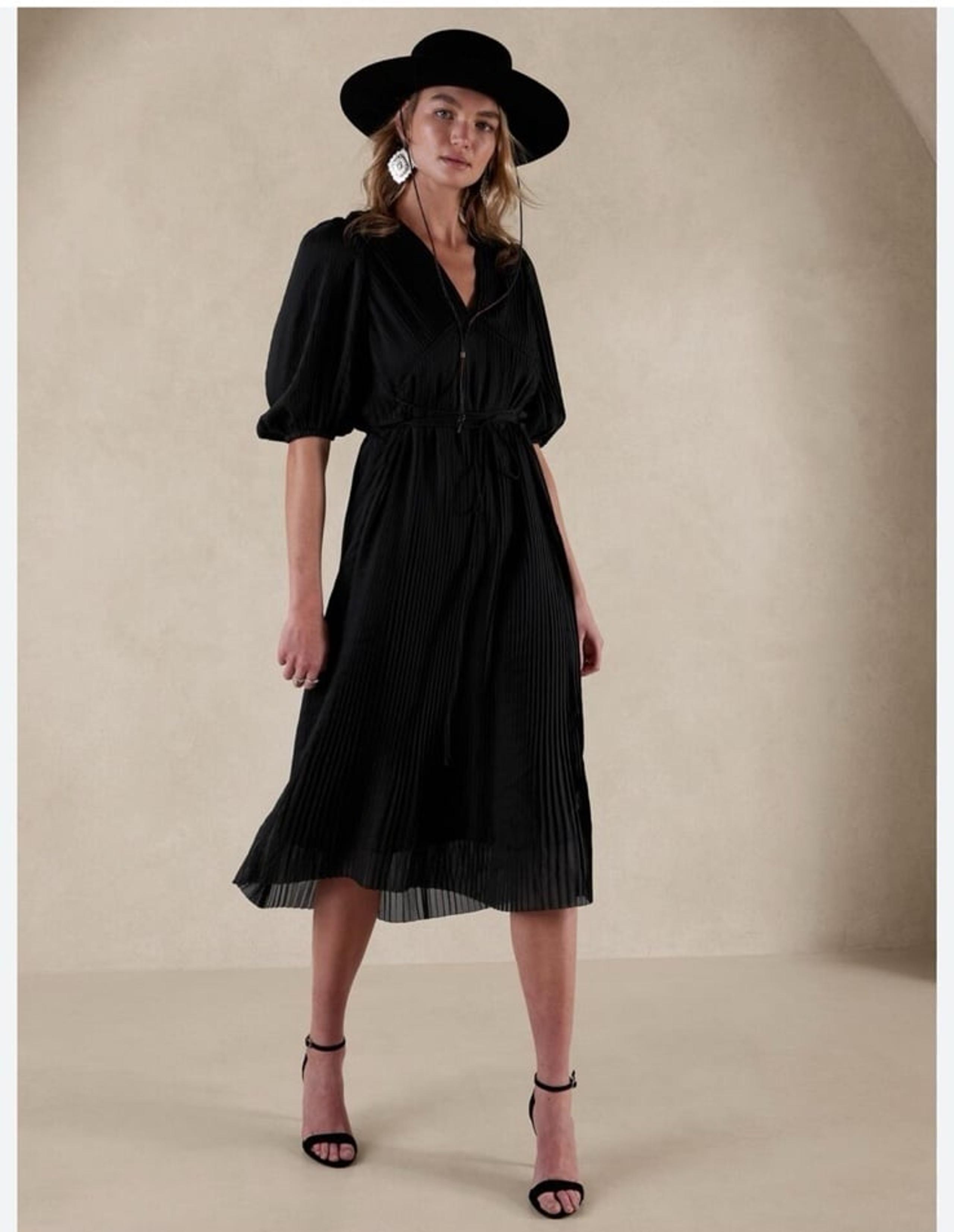 NWT Banana Republic PLEATED MIDI DRESS Black size Medium
