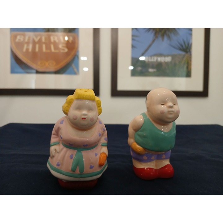 Vintage Ceramic Couple Salt & Pepper Shakers * Collictible * X02-M