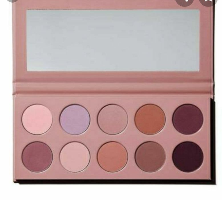 KKW Beauty mauve eyeshadow