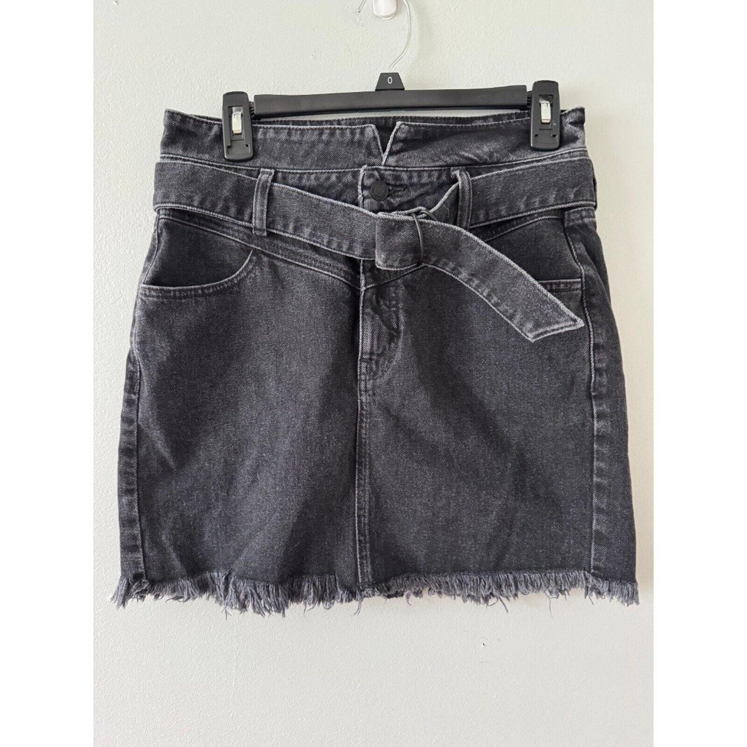 Guess Black Denim Belted Mini Skirt Women’s Size Medium Y2k