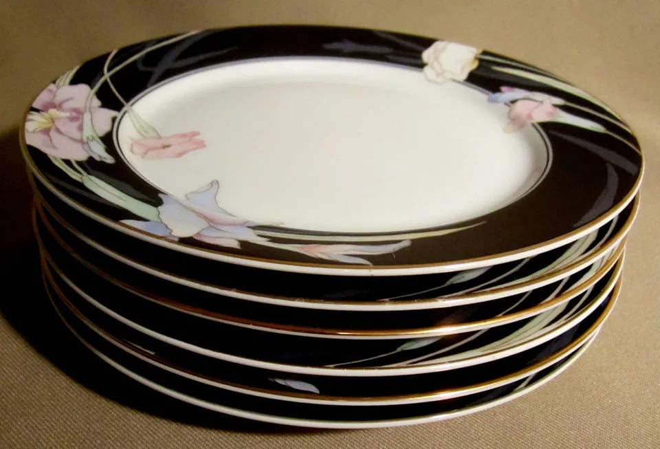 Mikasa Charisma Black L9050 (Lot of 6) Salad Plates