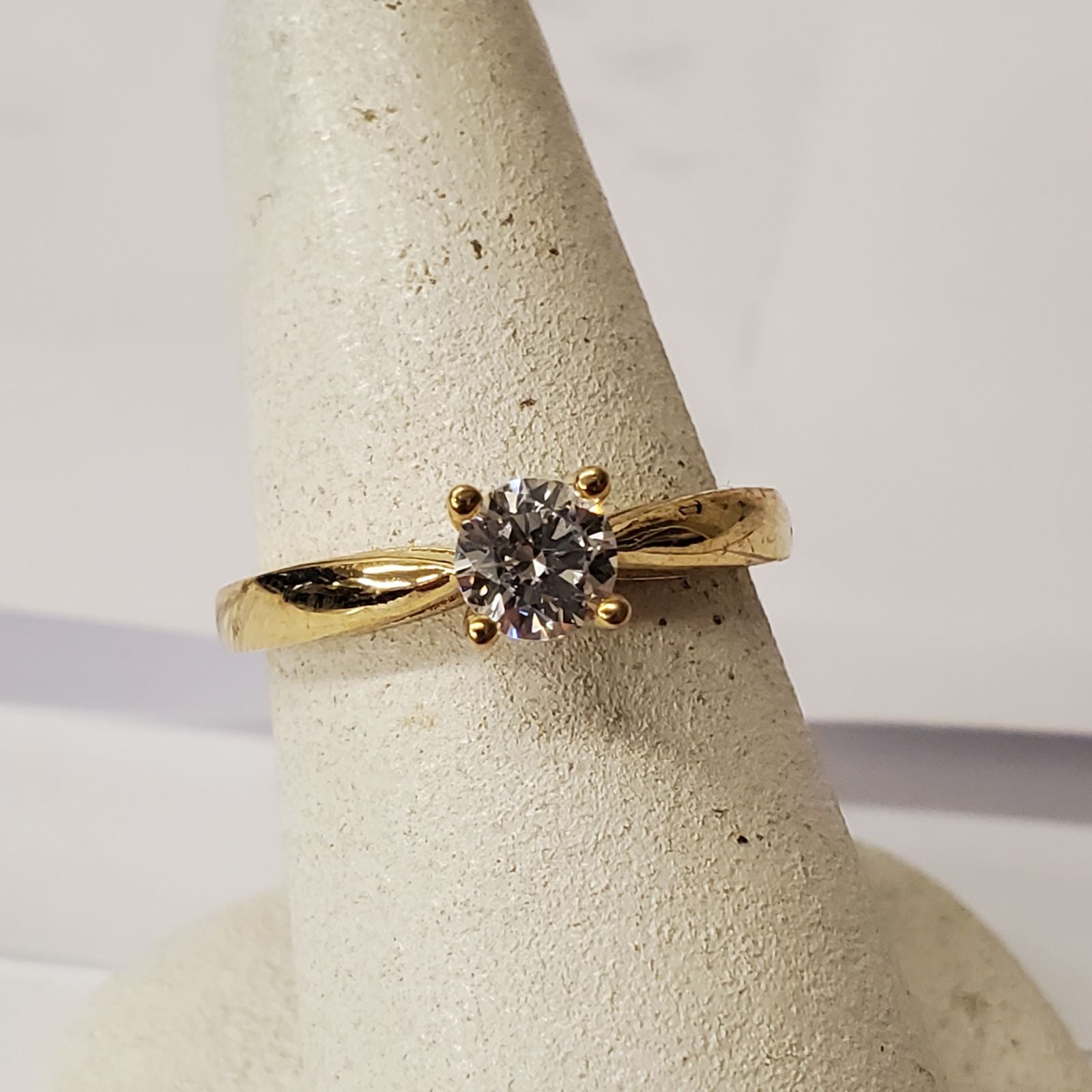 REAL GOLD 1/2carat Topaz Ring