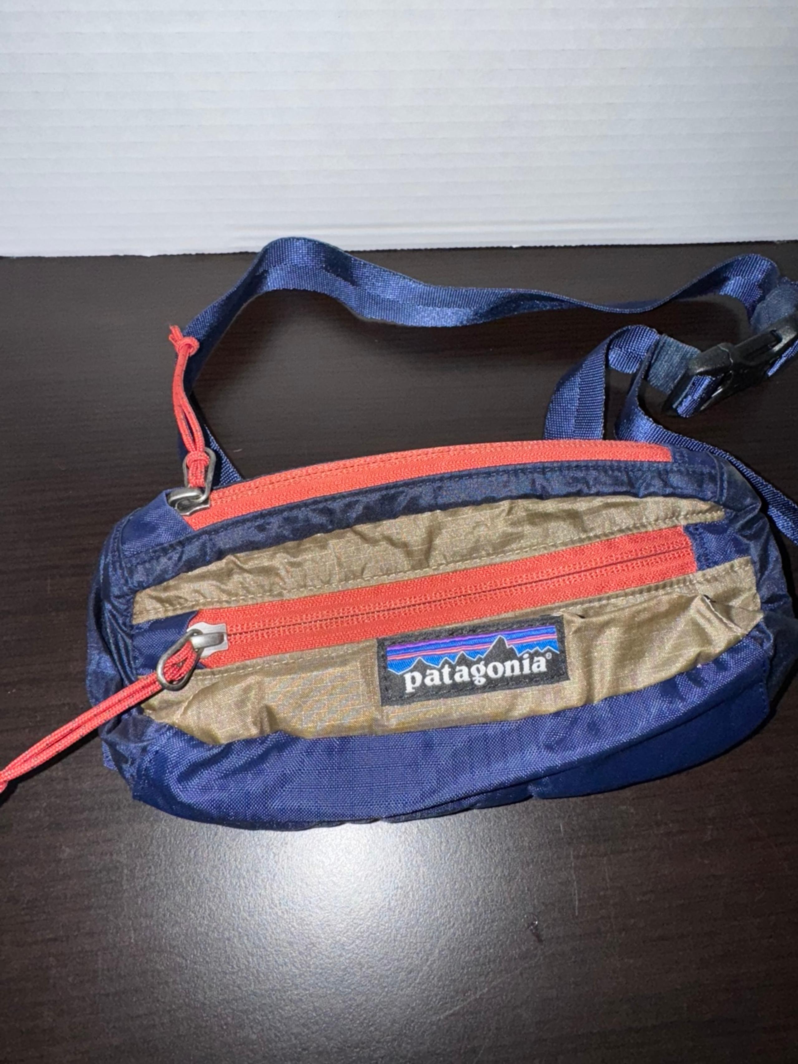 PATAGONIA LIGHT WEIGHT TRAVEL MINI HIP PACK MULTICOLOR BLUE/KHAKI
