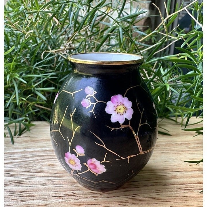 VTG Bavaria Waldershof Vase Porcelain Pink Flower Black Gold Trim Size 2.75 H