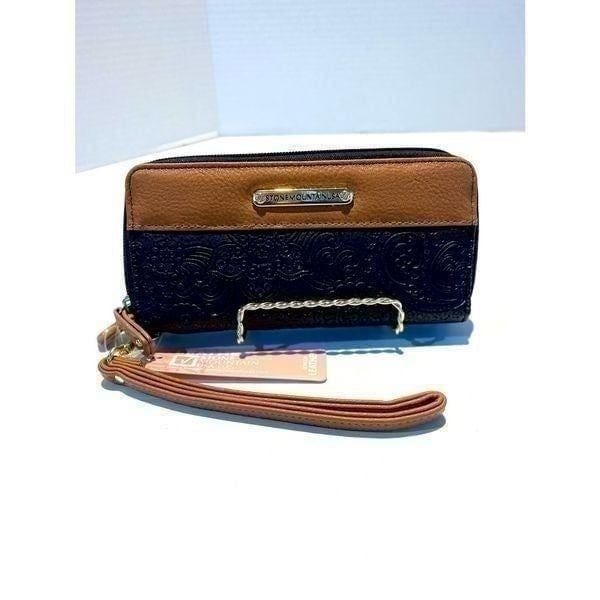 Stone Mountain Leather Accordion Wristlet Wallet