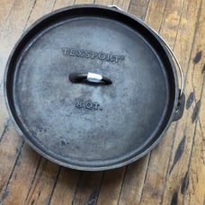 Vintage Texsport 8 quart cast iron Dutch oven