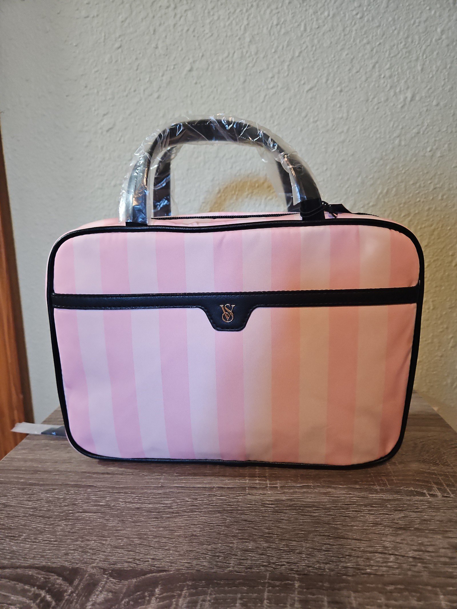 Victoria's Secret travel toiletry bag. NWT