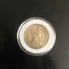 Queen Elizabeth One Pound UK Upside down error