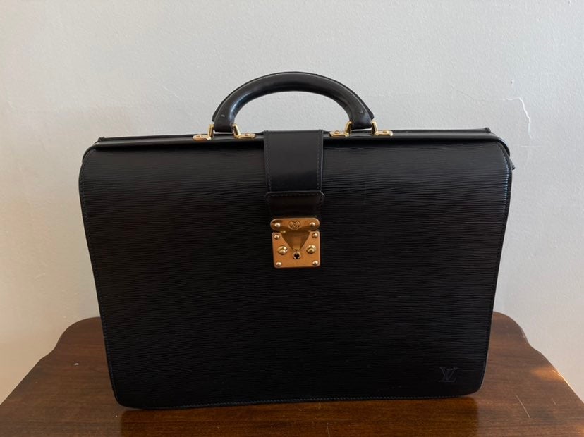 LOUIS VUITTON Serviette Fermoir Epi