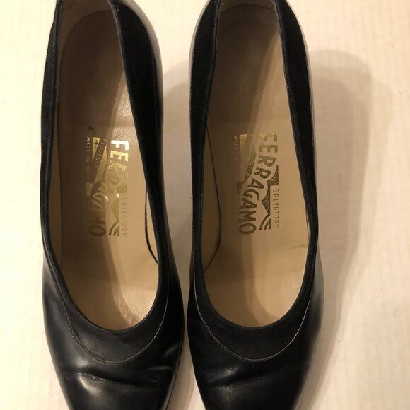 SALVATORE FERRAGAMO WOMEN'S BLACK LEATHER DRESS SHOES SIZE: 7 1/2 B