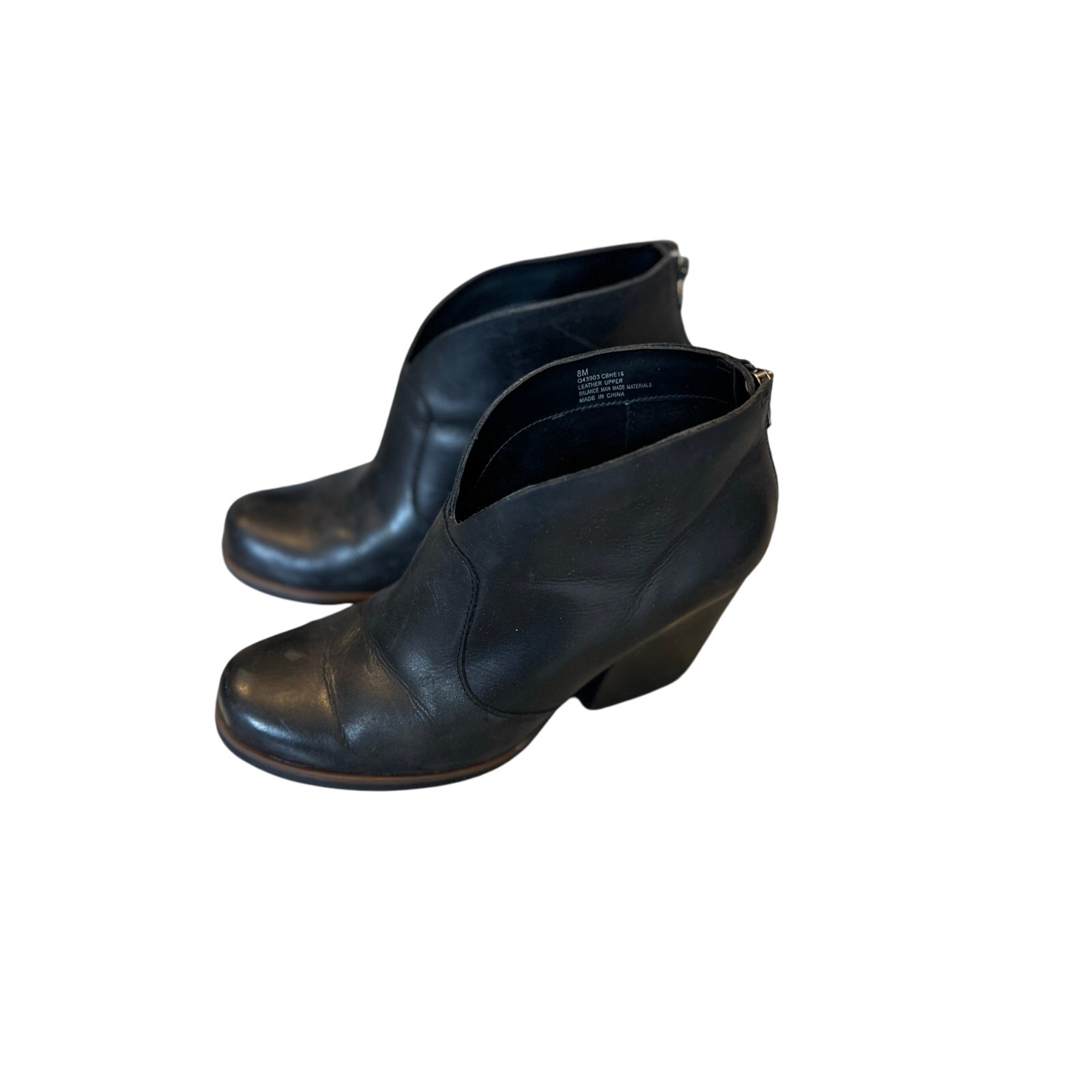Korks women’s booties size 8 black back zip