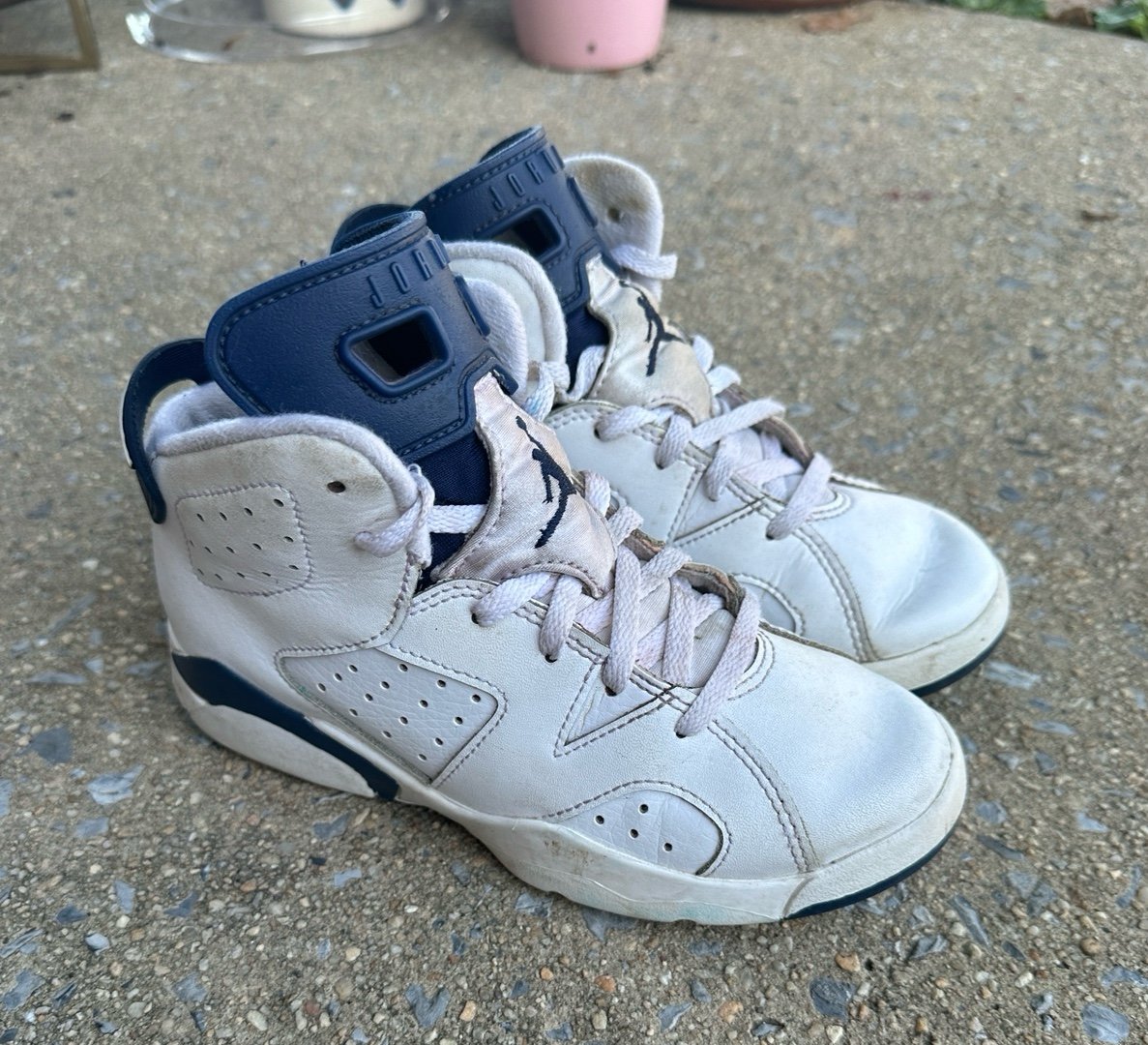 Nike Air Jordan 6 Retro Shoes in White/Midnight Navy