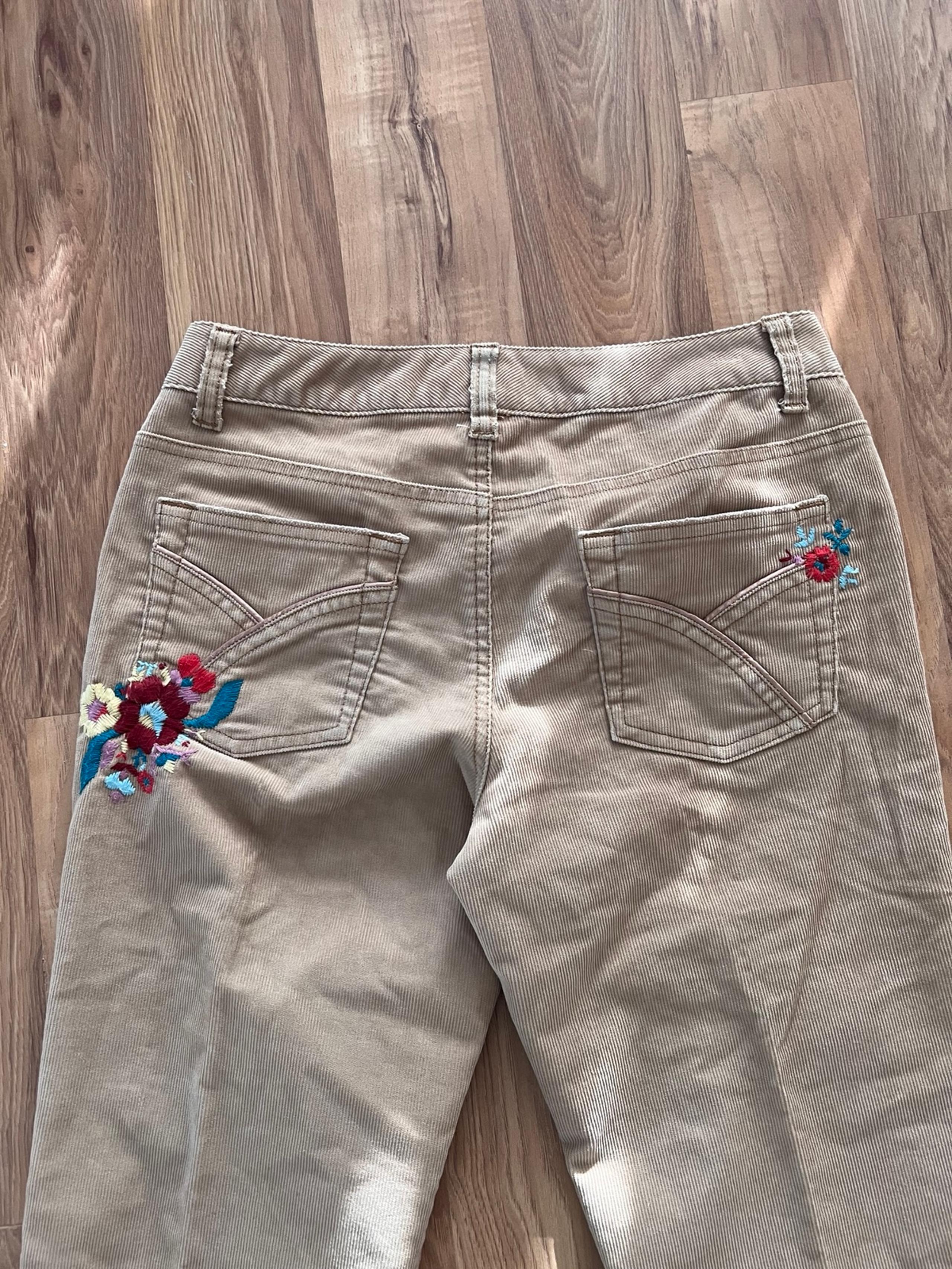 Women’s 90’s Vintage Y2K Aéropostale Corduroy Floral Embroidered Flared Jeans