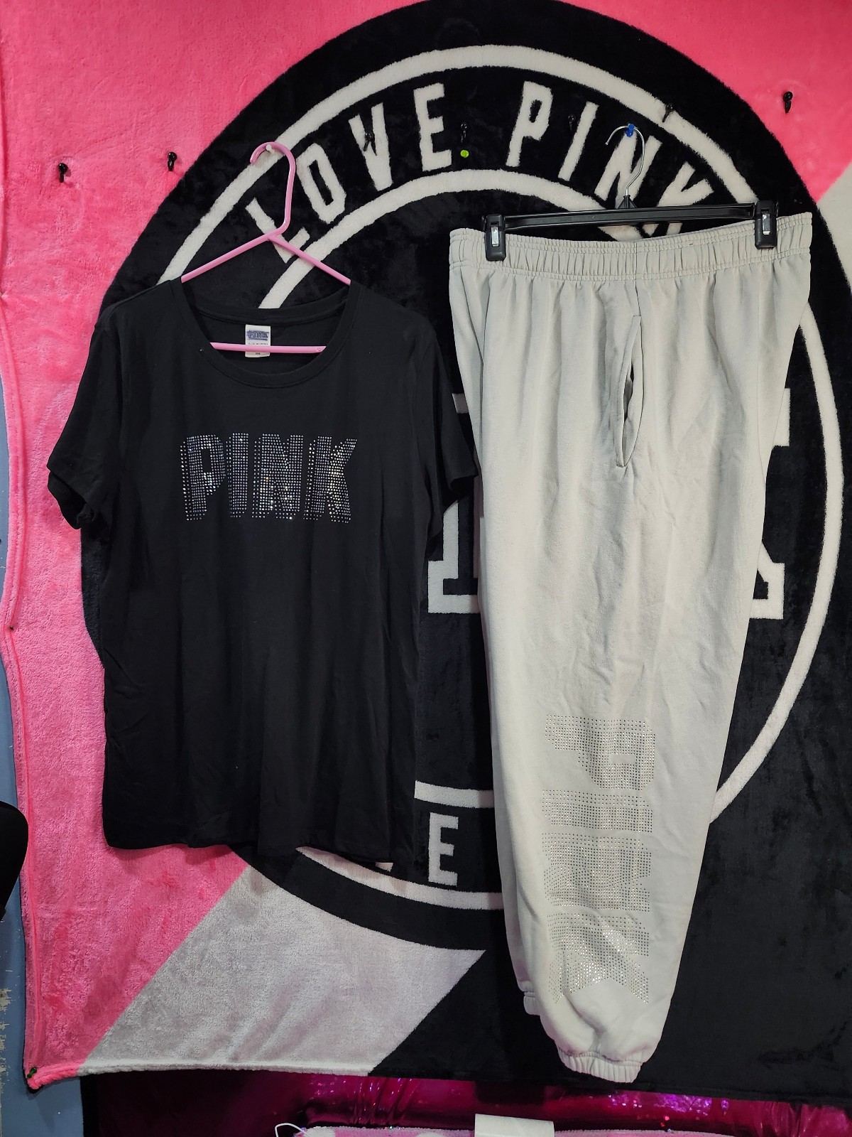 Vs PINK