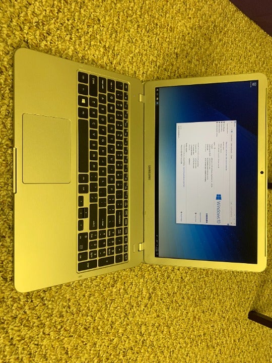Samsung Series 5 Notebook NP550XTA Laptop Computer - Windows 10