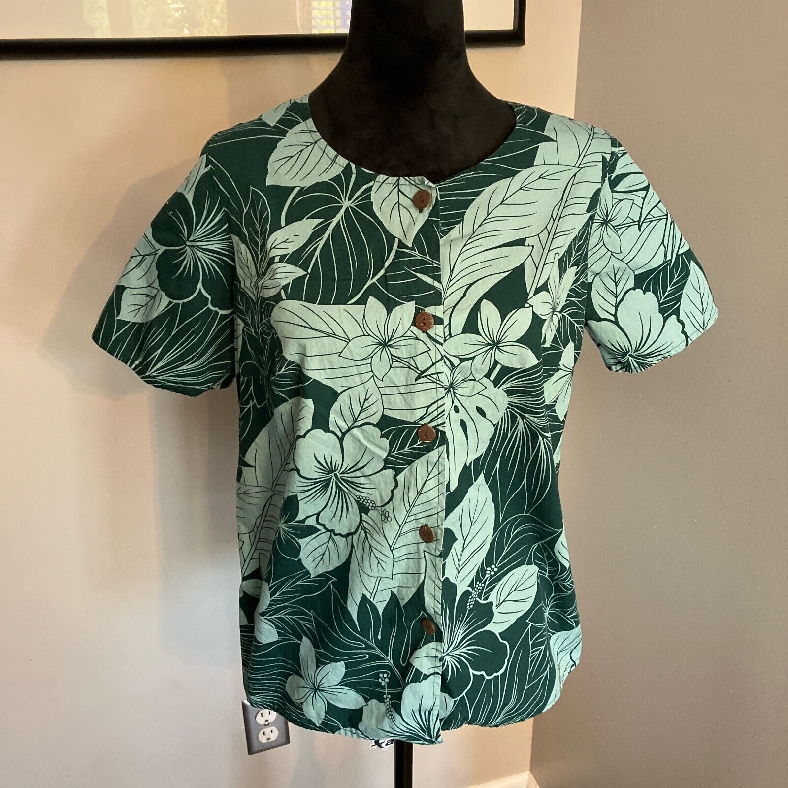 Vintage Hilo Hattie Original small floral hawaiian button down top