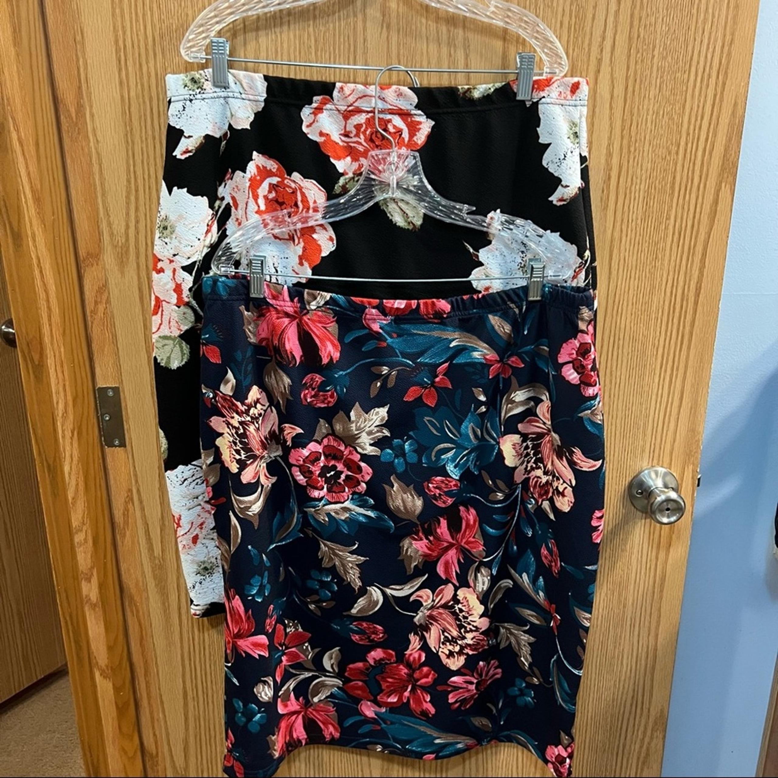 NWOT LOT of 2 SHEIN Curve Floral Pencil Skirts Women's Plus Size 4X Fit Like 3X