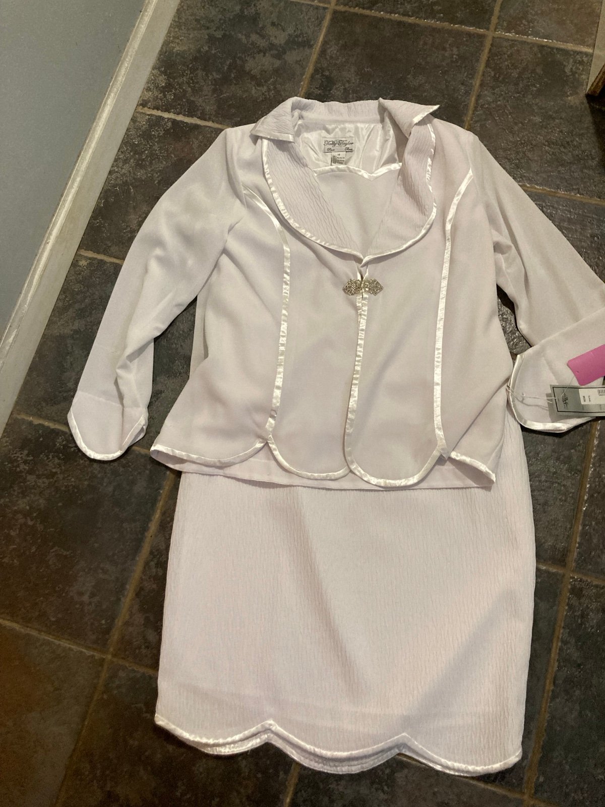 Tally Taylor 3-Piece White Skirt Suit Set. Women’s Plus Size 14