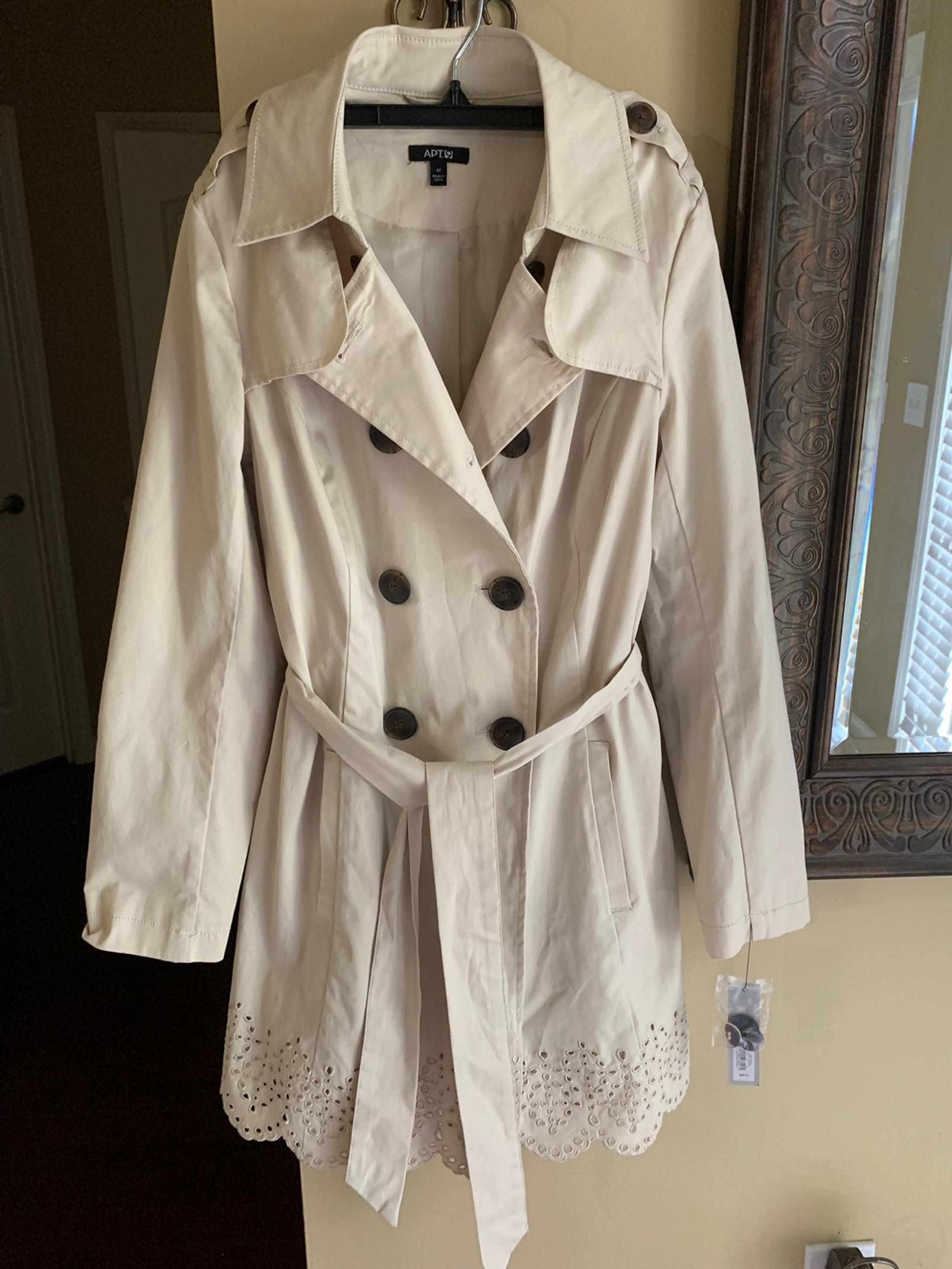 Trench Coat Apt 9. Medium